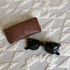 Ray-Ban Wayfarer in Tortoise